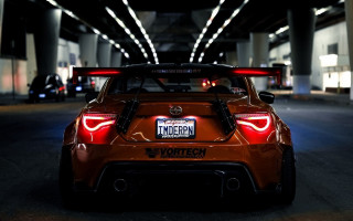 Car parking garage blurry lighting - intimidating lighting free wallpaper