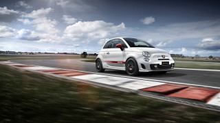 White car race track clouds - the front of the car free wallpaper