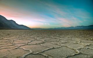 Desert landscape mountains blue sky - a desert landscape free wallpaper