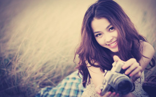 Woman camera field smile plaid - photographic free wallpaper