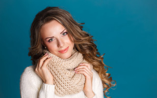 Woman smiling blue background fur - a scarf free wallpaper