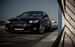 Black car parking lot building 11 - a black car free wallpaper