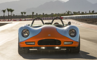 Car race track mountains palm - a race track free wallpaper