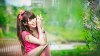 Pink shirt girl smiling green - canon 5 0 mm free wallpaper
