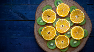 Plate sliced oranges kiwis wooden - arcimboldo free wallpaper