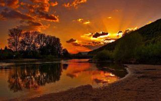 Sunset river mountain clouds autumn - a sunset over a river free wallpaper