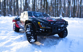 Toy truck snow woods sunny - lyco art free wallpaper