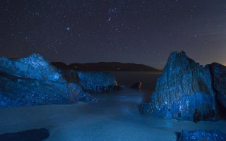 Night sky stars water rocks - night sky free wallpaper