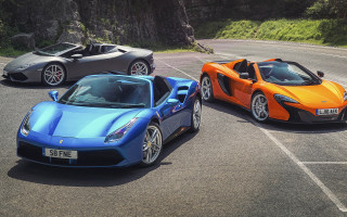Three sports cars mountain puzzle - a parking lot next free wallpaper