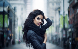 Aramenta longhair rainy street fashion - a street in the rain free wallpaper