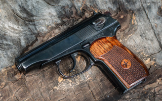 Wooden gun bronze sculpture cobra - a piece of wood free wallpaper