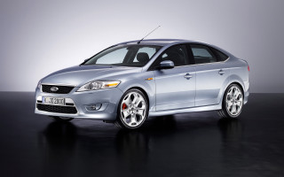 Silver car studio vehicle rendering - a silver car free wallpaper