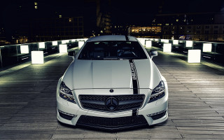 White car bridge night lights - a black hood free wallpaper
