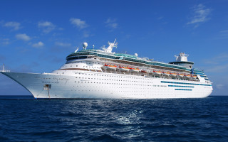 Cruise ship ocean blue sky 8 - a blue sky background free wallpaper