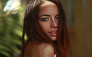 Eszter mattioni green plant portrait - freckle free wallpaper