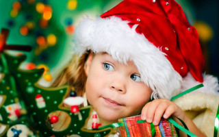 Little girl santa hat christmas - a little girl free wallpaper