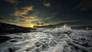Snowy beach water sunset cloudy - wave free wallpaper