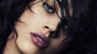 Woman dark hair purple lipstick - the wind free wallpaper for desktop