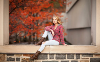 Woman sitting bootjeans autumn blonde - a ledge free wallpaper