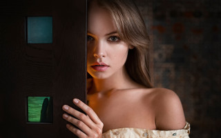 Woman dress door open serious - artur tarnowski free wallpaper