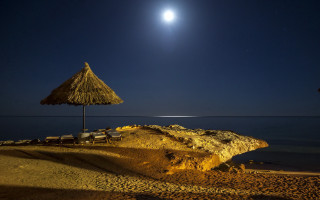 Full moon ocean beach chairs - the sand free wallpaper