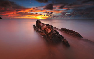 Rock water sunset boat city - arthur pan free wallpaper