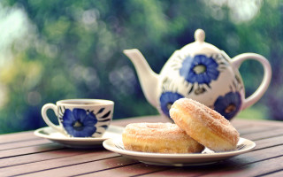 Doughnuts teapot outdoor trees photorealism - outside free wallpaper