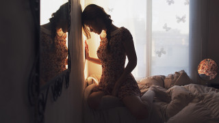 Woman mirror butterfly pillow backlighting - a photo free wallpaper