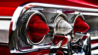 Shiny red car tail lights 2 - shiny free wallpaper