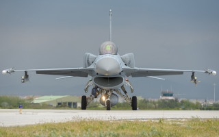 Fighter jet runway sky grass - 100mm free wallpaper