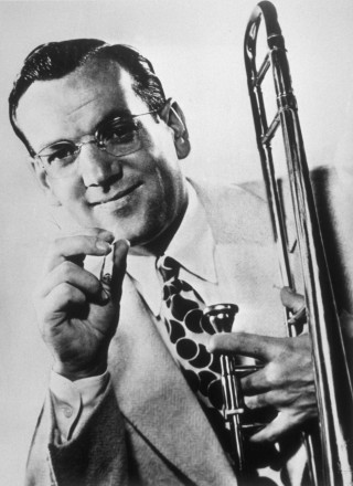 Man suit trombone right hand - free portrait wallpaper