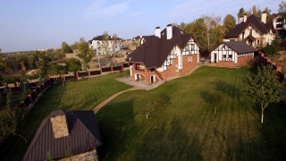 Large house brown roof green - isometric free wallpaper