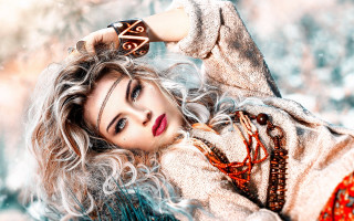 Woman longhair bracelet snow pose - a picture in the snow free wallpaper