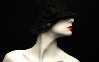 Mannequin black hat red lip - a red lip free wallpaper
