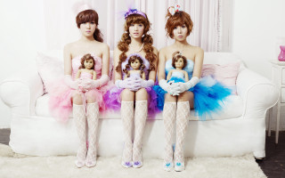 Three women dolls pastel pop - bian shoumin free wallpaper