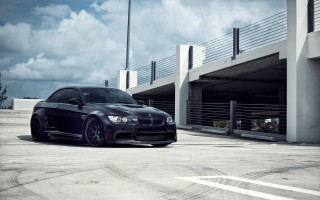 Black car parking lot bridge - a balcony free wallpaper