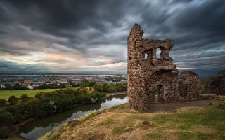 Castle hill river city clouds - a river below free wallpaper