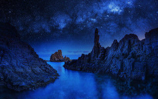 Night sky stars water rocks 3 - a night sky free wallpaper