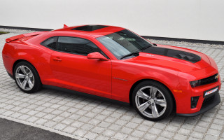 Red chevrolet camaro brick sidewalk - a white wall free wallpaper