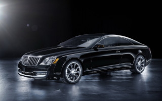 Black car dark room spotlight - a spotlight free wallpaper