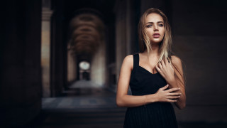 Woman black dress hallway neo - column free wallpaper