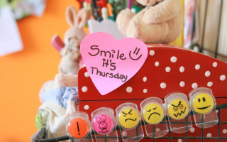 Toy car heart smile sign - free love wallpaper