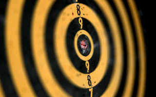 Bullseye redface black yellow circles - a red face free wallpaper