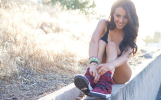 Woman bikini wall skateboard smile - a woman in a bikini free wallpaper
