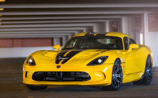 Yellow sports car parking garage - a parking garage free wallpaper