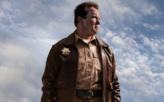 Man brownjacket badge cloudy sky - his lapel free wallpaper