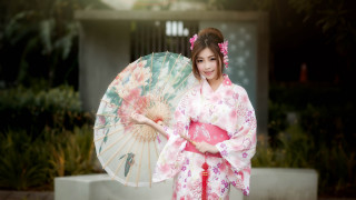Woman kimono fan smiling outdoor - fei danxu free wallpaper