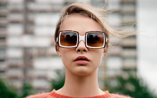 Woman sunglasses sweater building tree - sunglass free wallpaper
