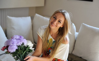 Evelyn abelson flower couch smile - private press free wallpaper