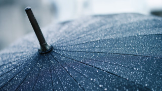 Umbrella water droplets city lights - an gyeon free wallpaper for desktop